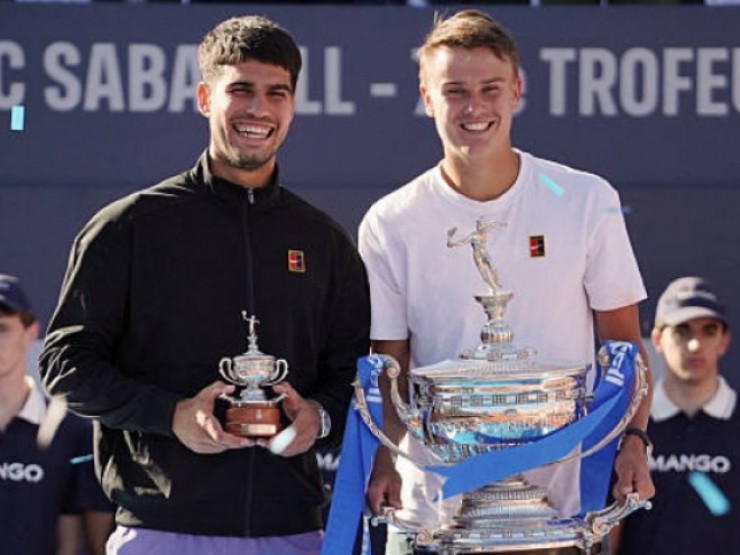 Alcaraz mất top 2 vào tay Zverev, Rune trở lại top 10 (Bảng xếp hạng tennis 21/4)