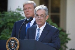 Tổng thống Trump dọa sa thải Chủ tịch Fed: Đồng USD tiếp tục lao dốc