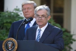 Tổng thống Trump dọa sa thải Chủ tịch Fed: Đồng USD tiếp tục lao dốc