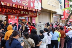 Giá vàng ngày 21/4: Tăng dữ dội, khách năn nỉ mua vàng nhưng cửa hàng không bán