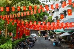 Người nước ngoài ấn tượng với không khí lễ 30/4