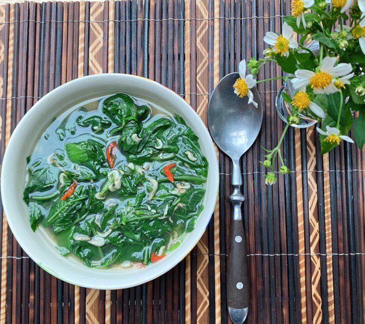 Từ lá và đọt non của xuyến chi có thể xào, nấu canh, luộc, nhúng lẩu, làm gỏi...
