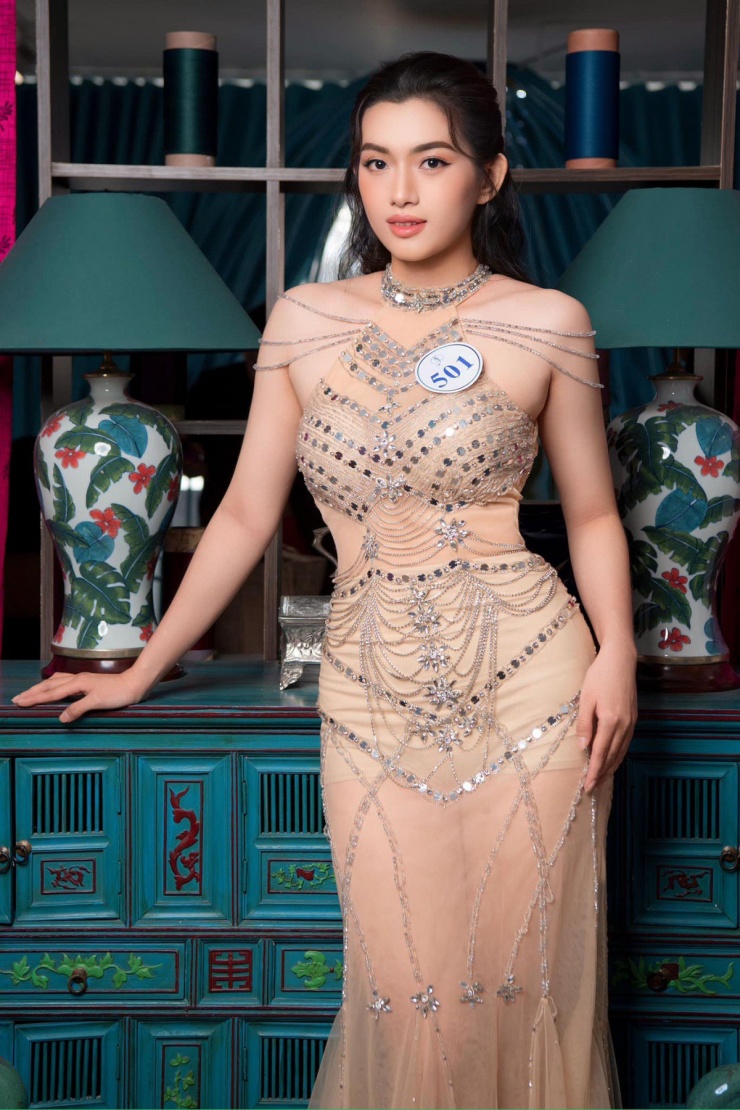 Chân dung nữ hạ sĩ thu hút mọi ánh nhìn khi tập diễu binh - 4