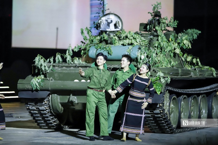 Mãn nhãn màn trình diễn pháo hoa chào mừng kỷ niệm 50 năm Giải phóng miền Nam - 13