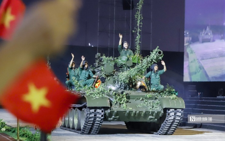 Mãn nhãn màn trình diễn pháo hoa chào mừng kỷ niệm 50 năm Giải phóng miền Nam - 12
