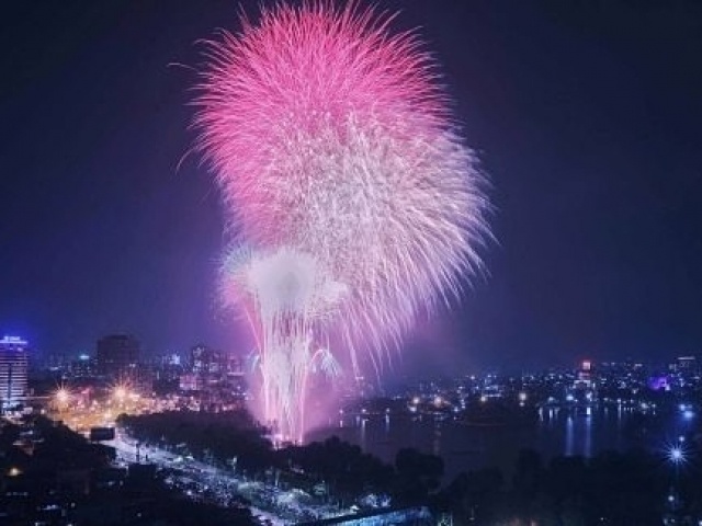Gợi ý điểm ngắm pháo hoa ngày 22 và 27/4 ở Hà Nội