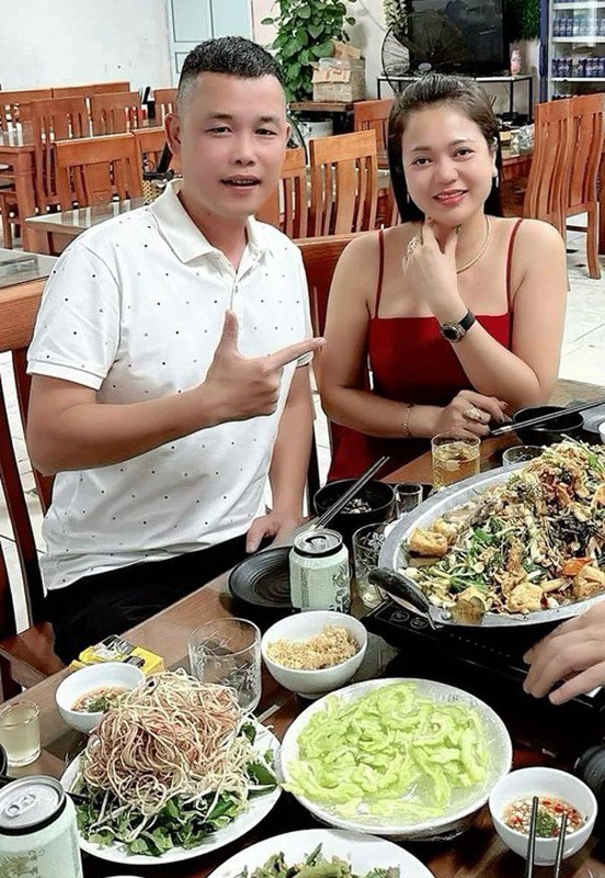 "Nhiều lúc tôi nghĩ số mình hên như kiểu trúng Vietlot vì gặp gỡ và nên duyên với cô ấy. Nói thật là cô có rất nhiều người thích, nhiều người theo đuổi", nam diễn viên hài cho biết. Ảnh: FB Thu Hà.