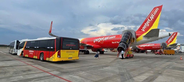 Hãng hàng không Vietjet triển khai việc tự phục vụ mặt đất tại Cảng hàng không quốc tế Tân Sơn Nhất từ ngày 20-4-2025