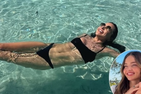 'Gái bốn con' Miranda Kerr khoe cơ bụng trong sinh nhật tuổi 42