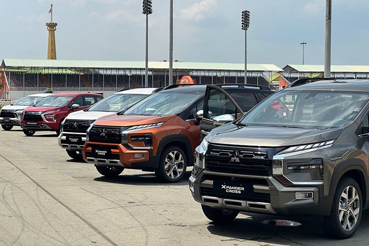 Giá xe Mitsubishi Xpander Cross tháng 4/2025, hỗ trợ 50% phí trước bạ - 2