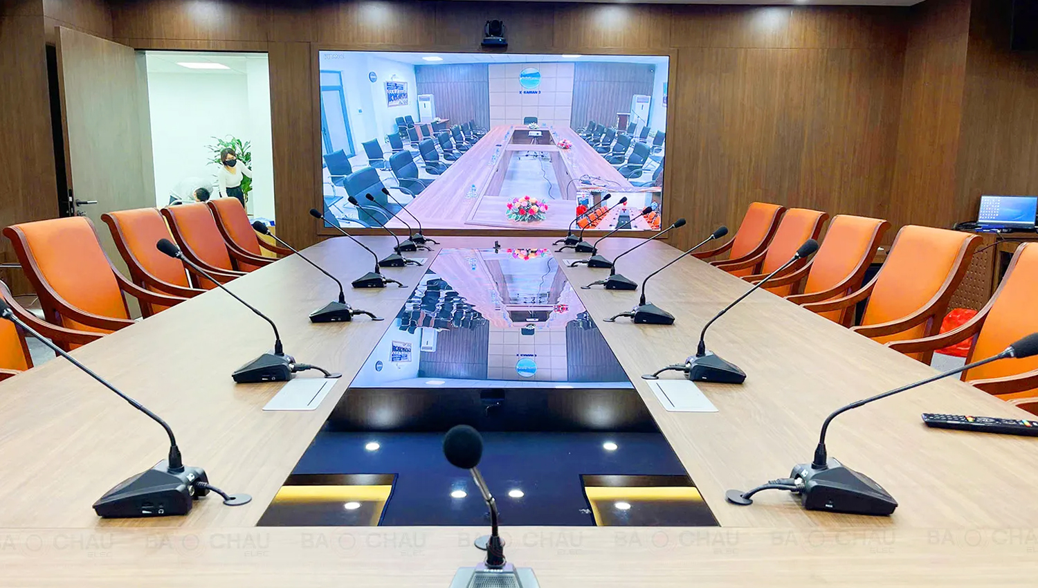Phòng họp được Bảo Châu Elec lắp đặt các mẫu micro cho khách hàng doanh nghiệp