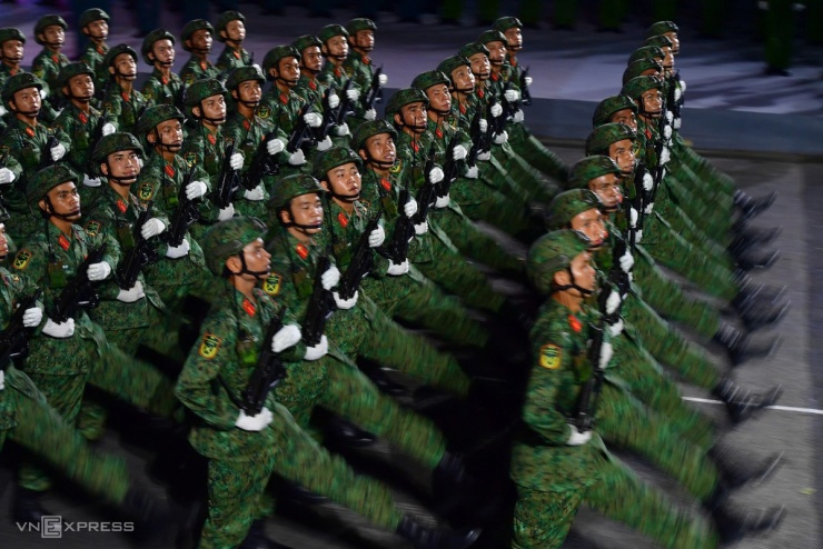 Quân đội Việt Nam, Campuchia, Lào hợp luyện trên đường Lê Duẩn - 3