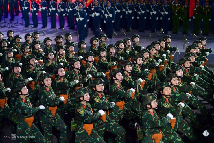 Quân đội Việt Nam, Campuchia, Lào hợp luyện trên đường Lê Duẩn - 4