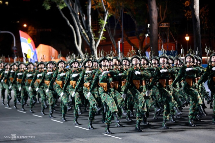 Quân đội Việt Nam, Campuchia, Lào hợp luyện trên đường Lê Duẩn - 9