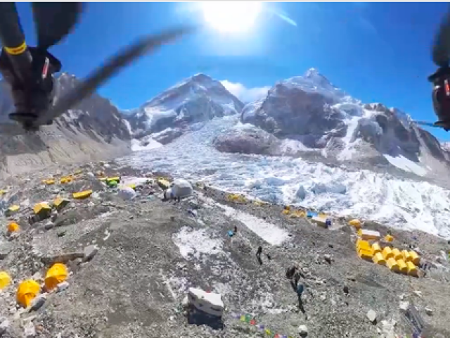 Lần đầu tiên máy bay không người lái xuất hiện trên đỉnh Everest