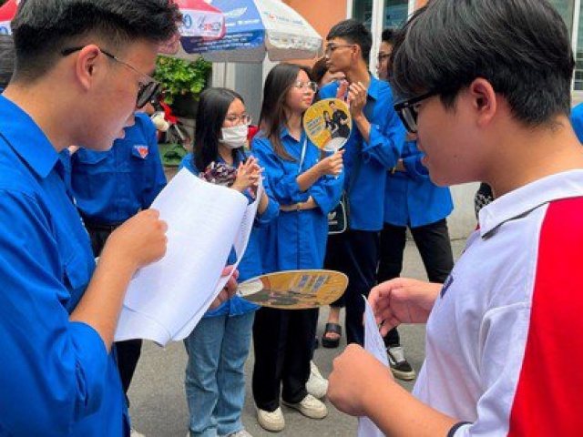 Thi tốt nghiệp THPT 2025: Cẩn trọng khi chọn môn tự chọn