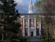 Harvard - đại học nhiều tuổi hơn nước Mỹ, giàu hơn nhiều quốc gia