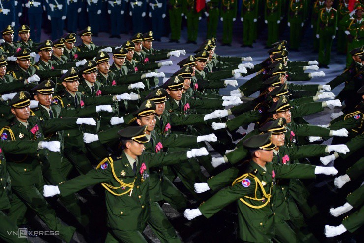 Quân đội Việt Nam, Campuchia, Lào hợp luyện trên đường Lê Duẩn - 7