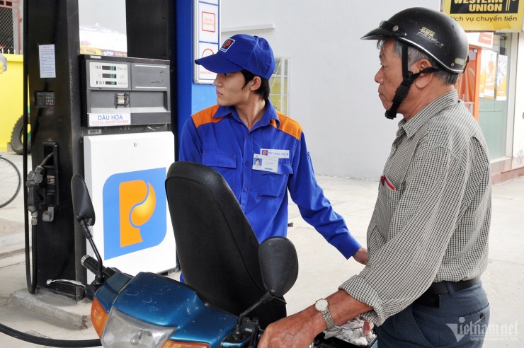 Giá xăng quay đầu đi lên. Ảnh: Nguyễn Huế