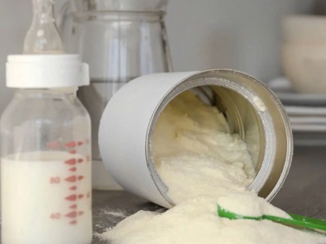 Rùng mình nghe cảnh báo của bác sĩ về sữa giả