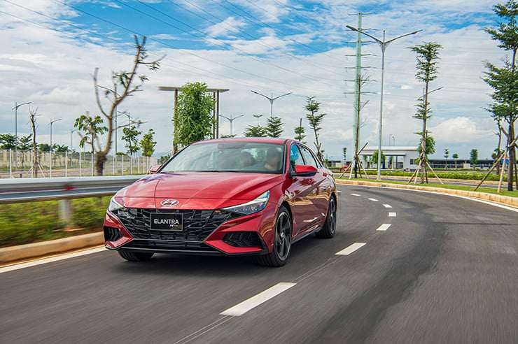Giá xe Hyundai Elantra niêm yết và lăn bánh tháng 4/2025 - 8