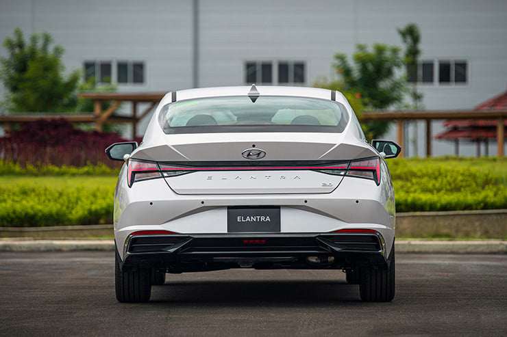 Giá xe Hyundai Elantra niêm yết và lăn bánh tháng 4/2025 - 10