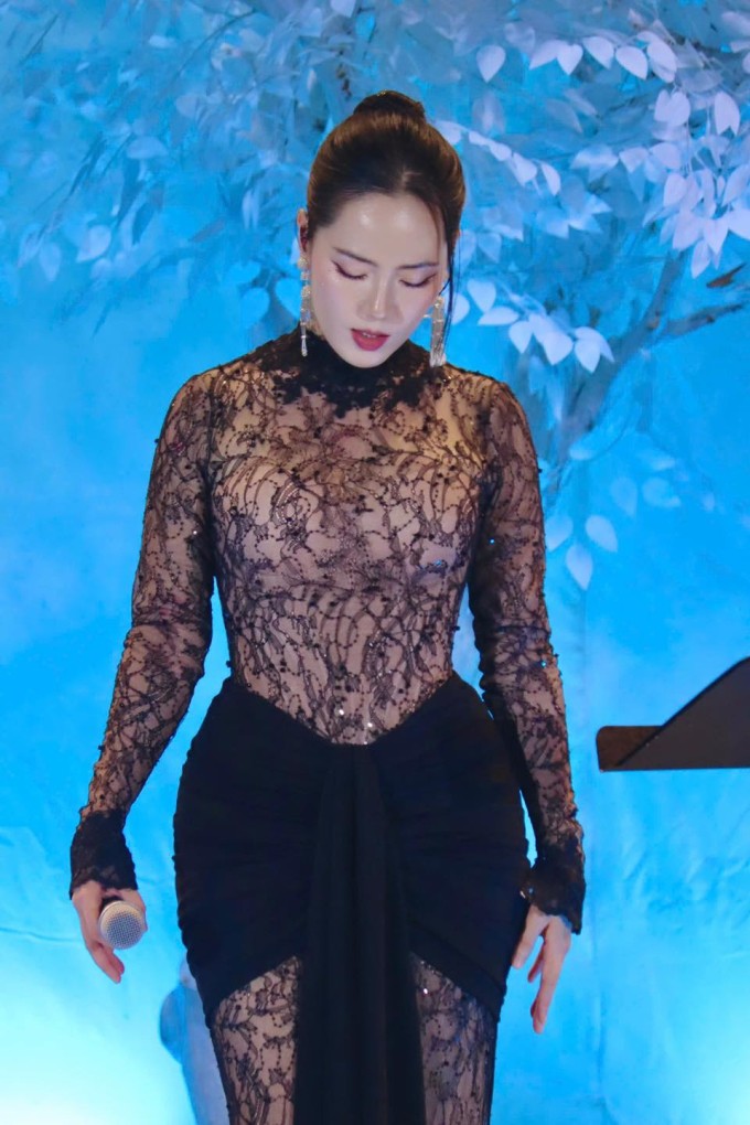 Thiết kế xuyên thấu làm nổi bật hình thể.