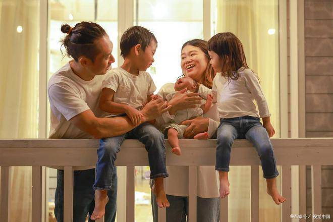 Cha mẹ không thể đồng hành cùng con cái trong suốt cuộc đời, chúng cần học cách tự lập.