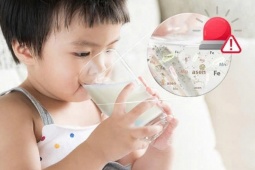 Đừng mắc 2 sai lầm nguy hại về nguồn nước khi pha sữa cho con