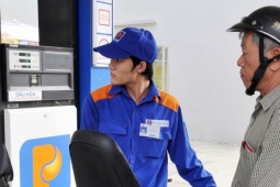 Giá xăng tăng vọt, RON 95 vượt 19.000 đồng/lít