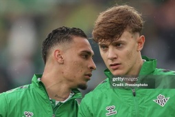 Tin mới nhất bóng đá sáng 24/4: MU tính đổi Antony lấy sao trẻ của Real Betis
