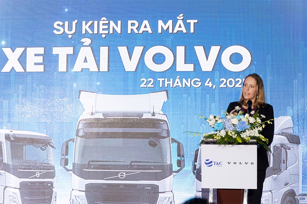 Bà Anna Engblom, Giám đốc Điều hành khu vực Đông Nam Á và Nhật Bản của Volvo Trucks chia sẻ về những giải pháp của Volvo đối với nhu cầu thực tế của ngành vận tải Việt Nam
