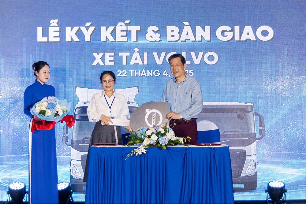 T&amp;C Trucks ký kết hợp tác chiến lược và bàn giao những chiếc xe đầu kéo Volvo thế hệ mới đến tay các đối tác ngay tại sự kiện.