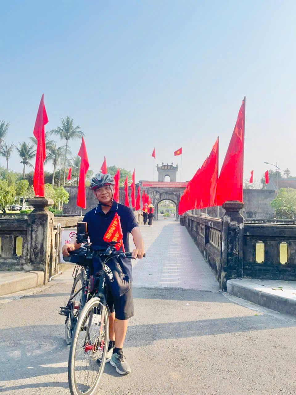 Hành trình truyền cảm hứng của chú Vũ Kiều Sơn: Đạp xe xuyên Việt kỷ niệm 50 năm ngày giải phóng miền Nam - 4