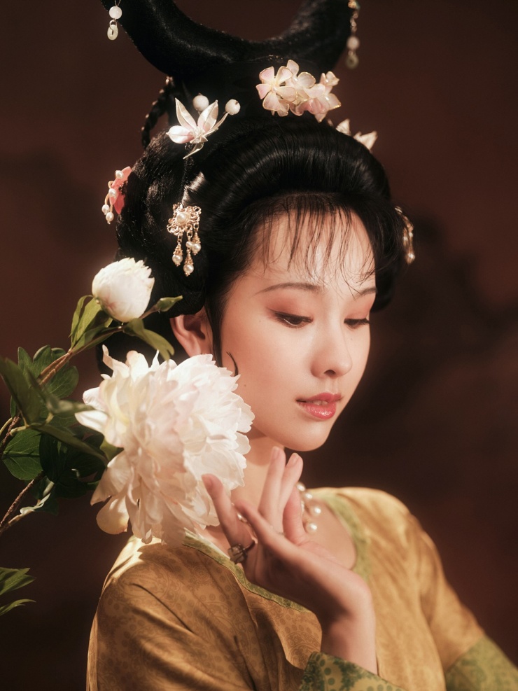 Trang Sohu nhận xét diễn viên như mỹ nữ trong tranh cổ.