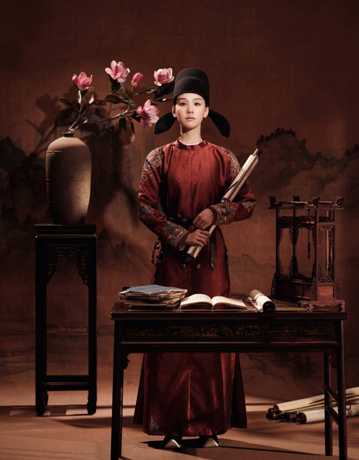 Diễn viên hóa thân thư sinh.