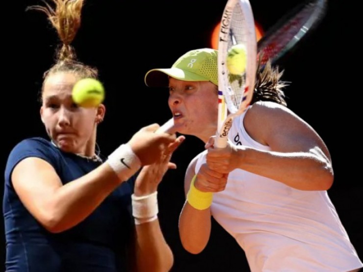 Swiatek lập kỷ lục vượt Serena, “Sharapova mới“ gây choáng ở Madrid Open