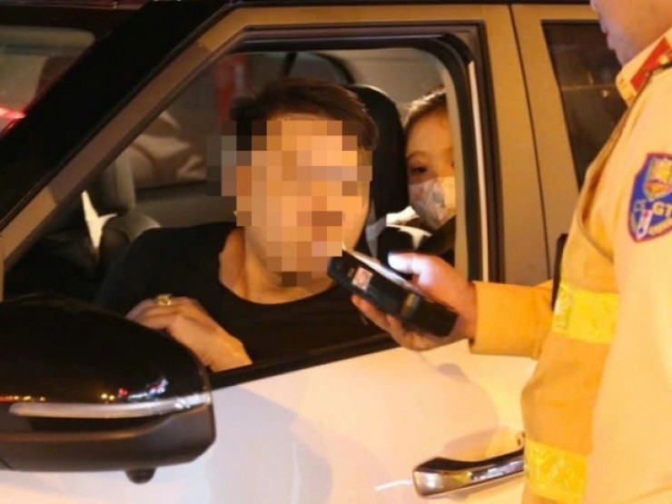 Nồng độ cồn kịch khung khi lái ô tô, bí thư xã bị phạt 35 triệu đồng