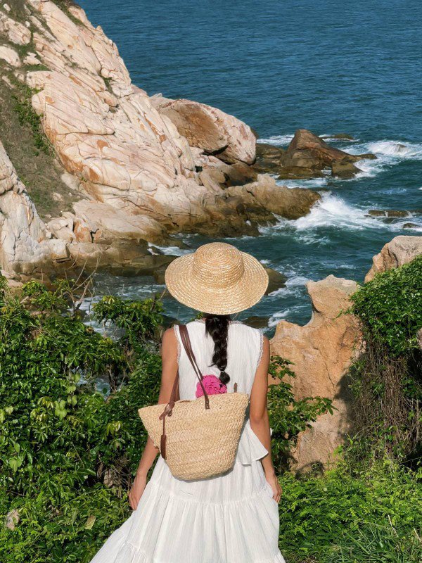 Hải đăng Mũi Kê Gà là một trong những điểm đến không thể bỏ qua khi du lịch Bình Thuận. Không chỉ mang trong mình giá trị lịch sử và văn hóa, Hải đăng Kê Gà còn sở hữu vẻ đẹp thiên nhiên hùng vĩ, mang lại cho du khách những trải nghiệm tuyệt vời về sự bình yên và hoang sơ của biển cả. Ảnh 43kg.hh