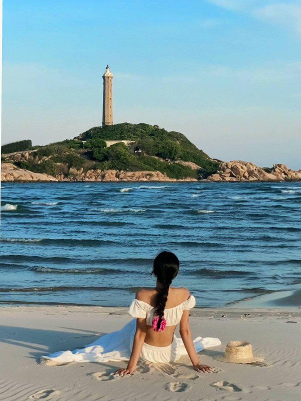 Dù là những bức ảnh chụp từ dưới chân hải đăng, hay từ trên đỉnh, tất cả đều mang đến một cảm giác về sự vĩ đại, về thiên nhiên hùng vĩ và một sự yên bình mà không phải nơi nào cũng có được. Ảnh 43kg.hh