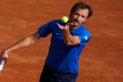 Hấp dẫn tennis Madrid Open ngày 3: Medvedev đi tiếp nhờ đối thủ bỏ cuộc, Ruud - Fritz đi tiếp