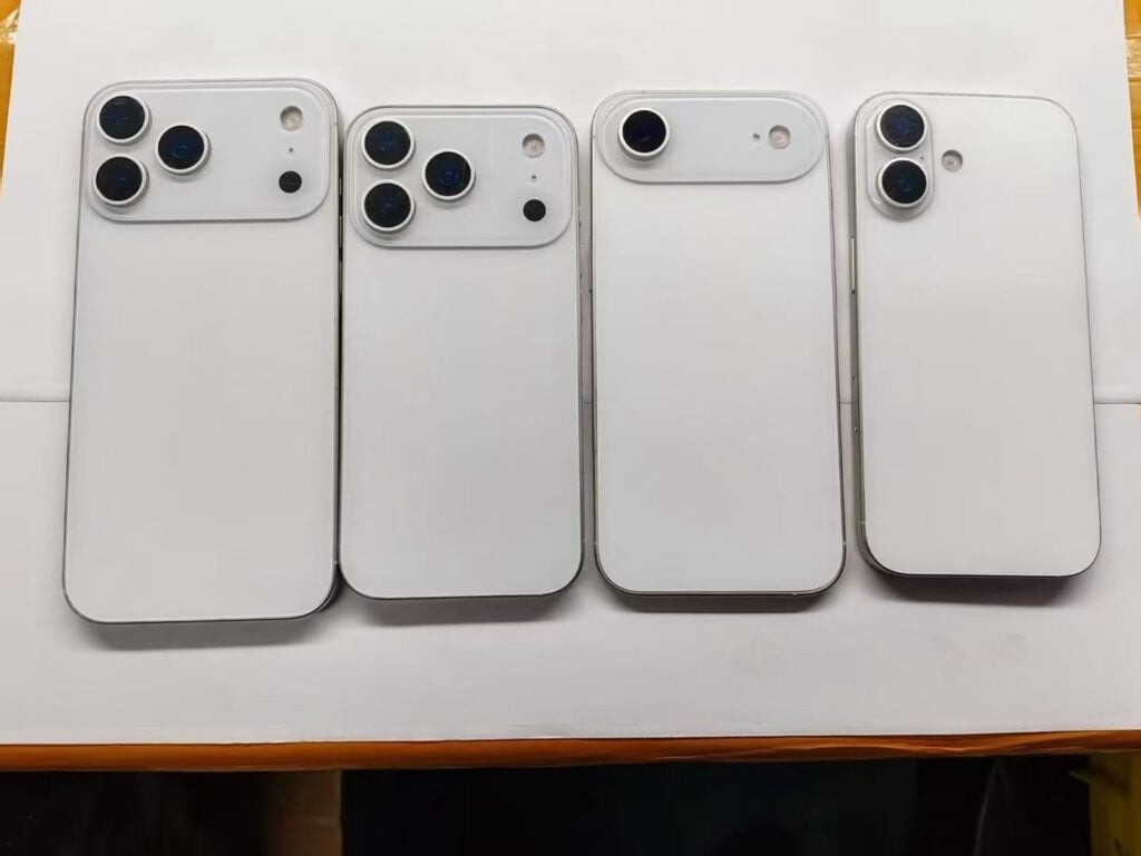 Mô hình các mẫu iPhone 17 màu trắng.