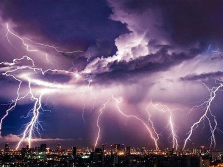 Thực hư chuyện 23.000 cú sét đánh xuống miền Bắc sáng nay