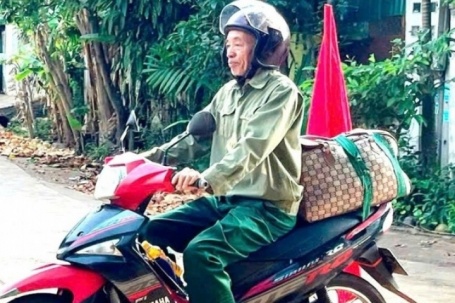 Cựu binh 75 tuổi mới xuất viện, một mình lái xe máy vượt 330km để dự đại lễ 30/4