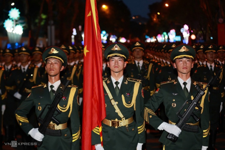 Quân đội Việt Nam, Trung Quốc và các nước hợp luyện diễu binh trước Dinh Độc Lập - 1