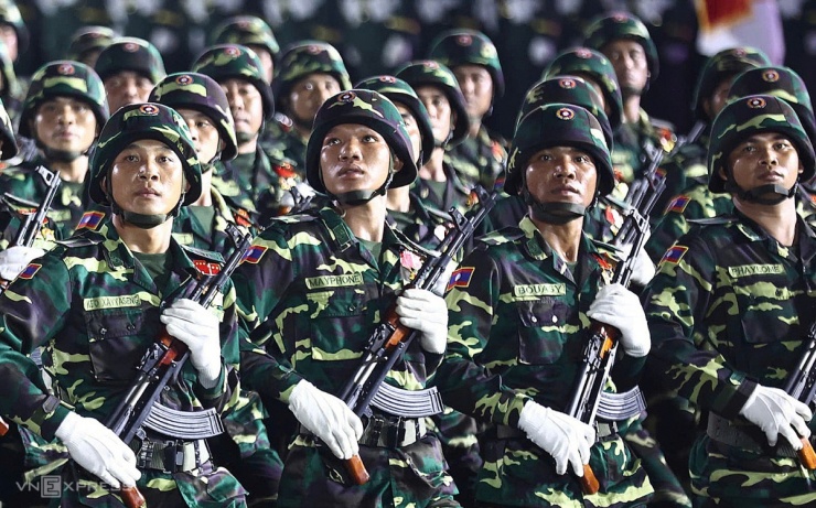 Quân đội Việt Nam, Trung Quốc và các nước hợp luyện diễu binh trước Dinh Độc Lập - 3