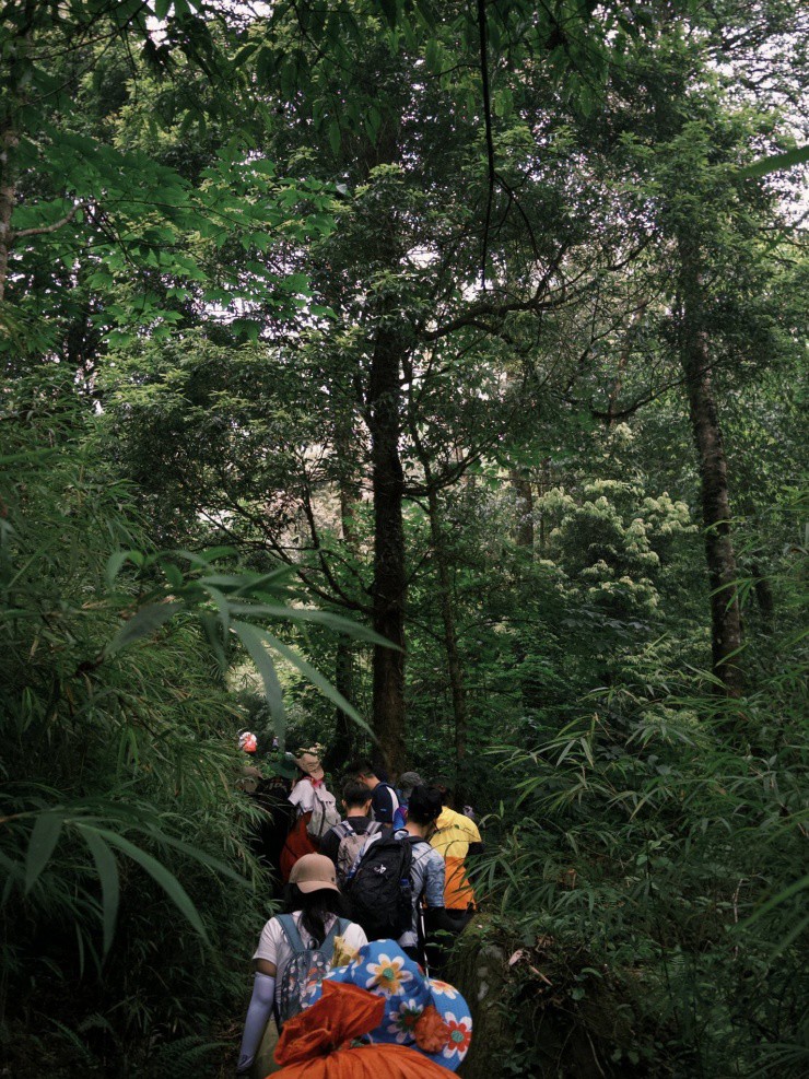Chuyến trekking đầy thử thách trên con đường lên Tả Liên Sơn.