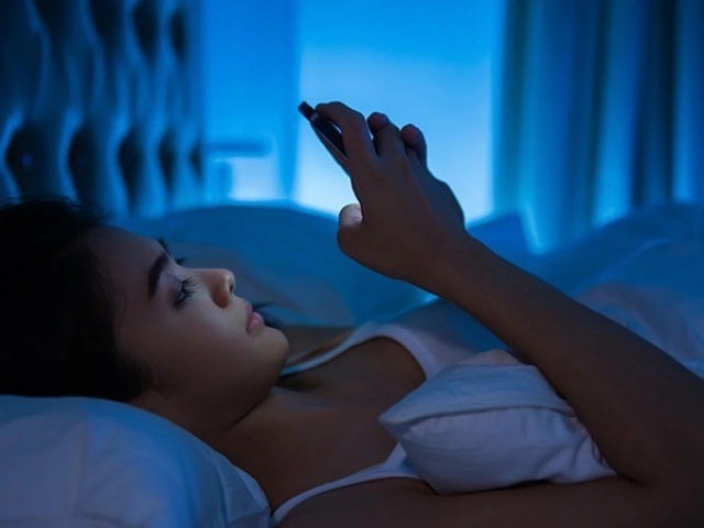 Ba thói quen trước khi ngủ “bào mòn“ sức khỏe