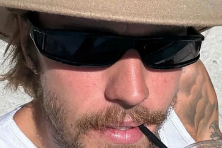 Ca sĩ Justin Bieber bỗng lên mạng "cầu xin" vì điều này