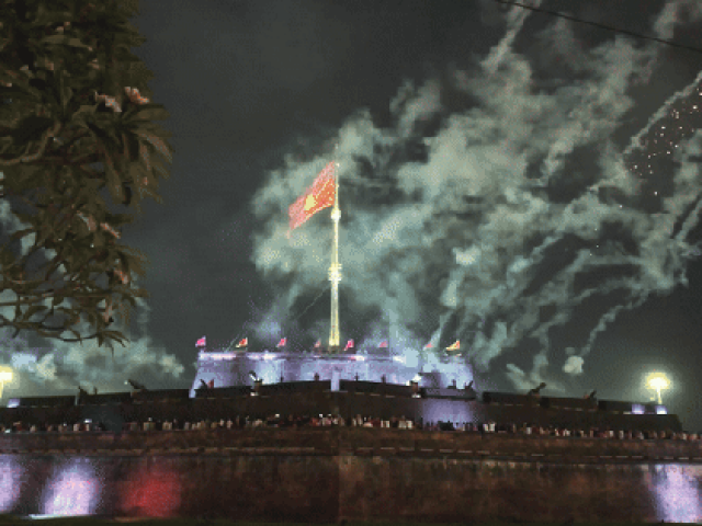 Chiêm ngưỡng màn khai hỏa của súng thần công trên Kỳ đài Đại nội Huế